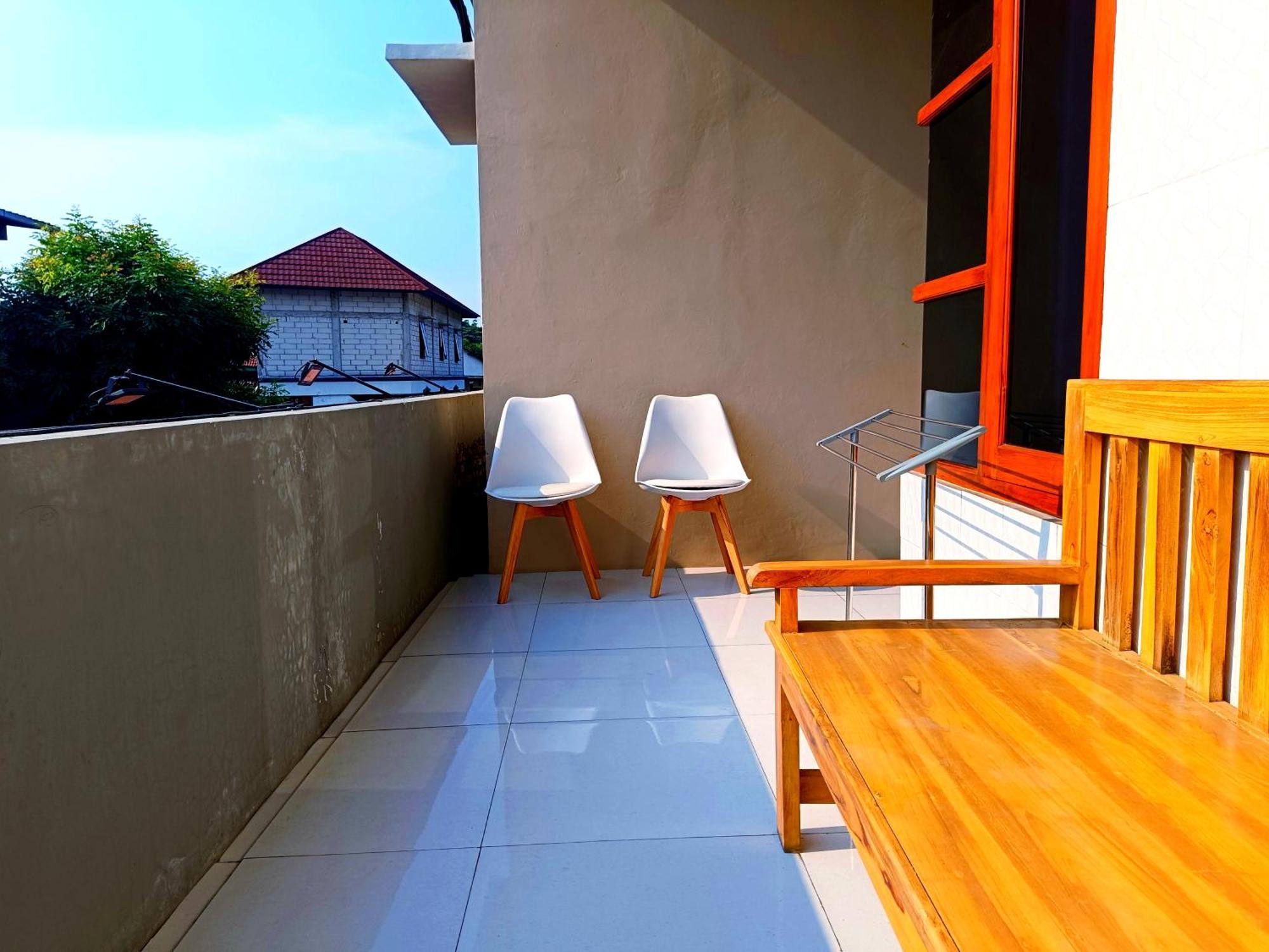 Kencana Syariah Near Uns Mitra Reddoorz * Surakarta (Solo)