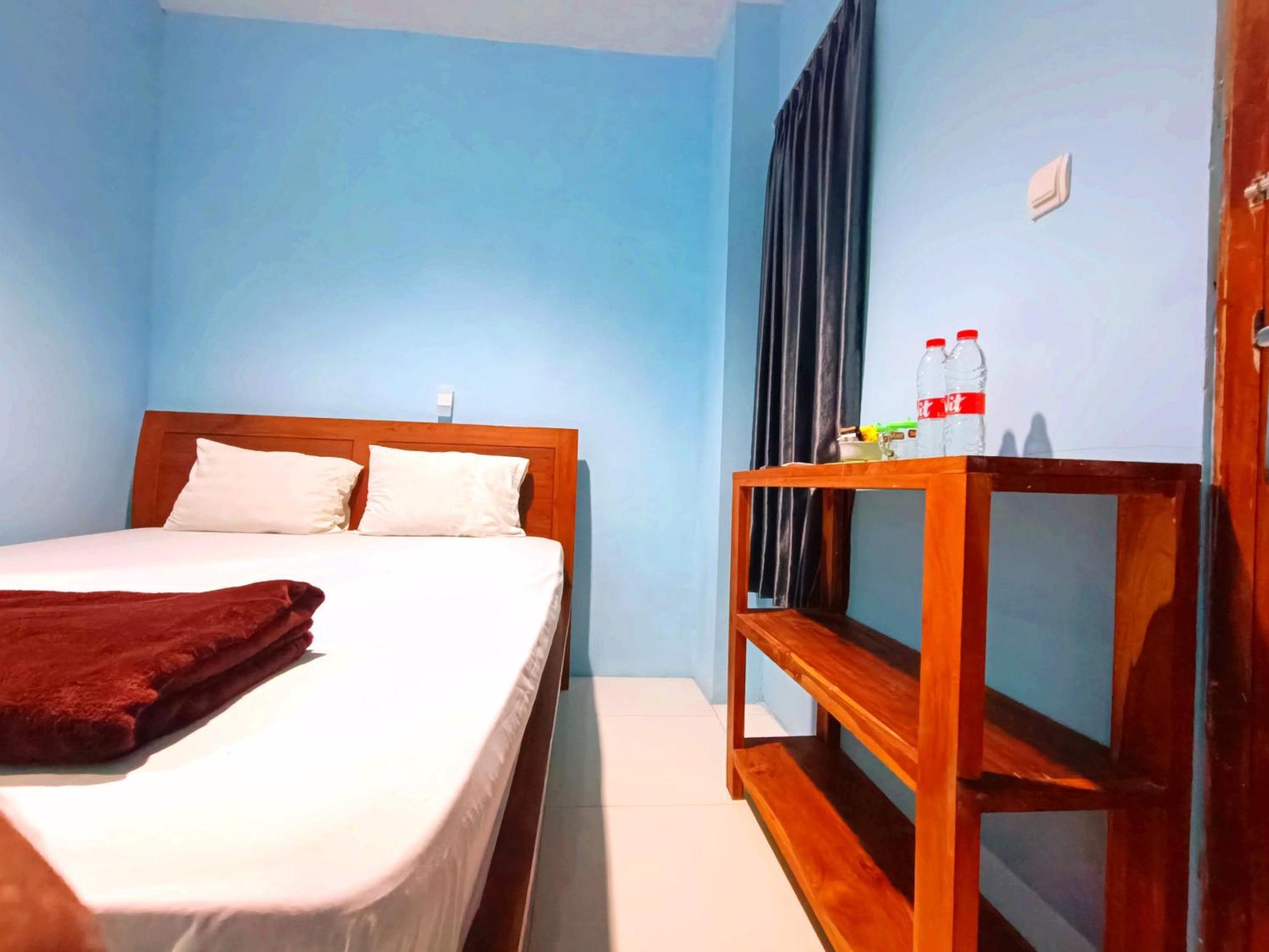 Kencana Syariah Near Uns Mitra Reddoorz Hotel