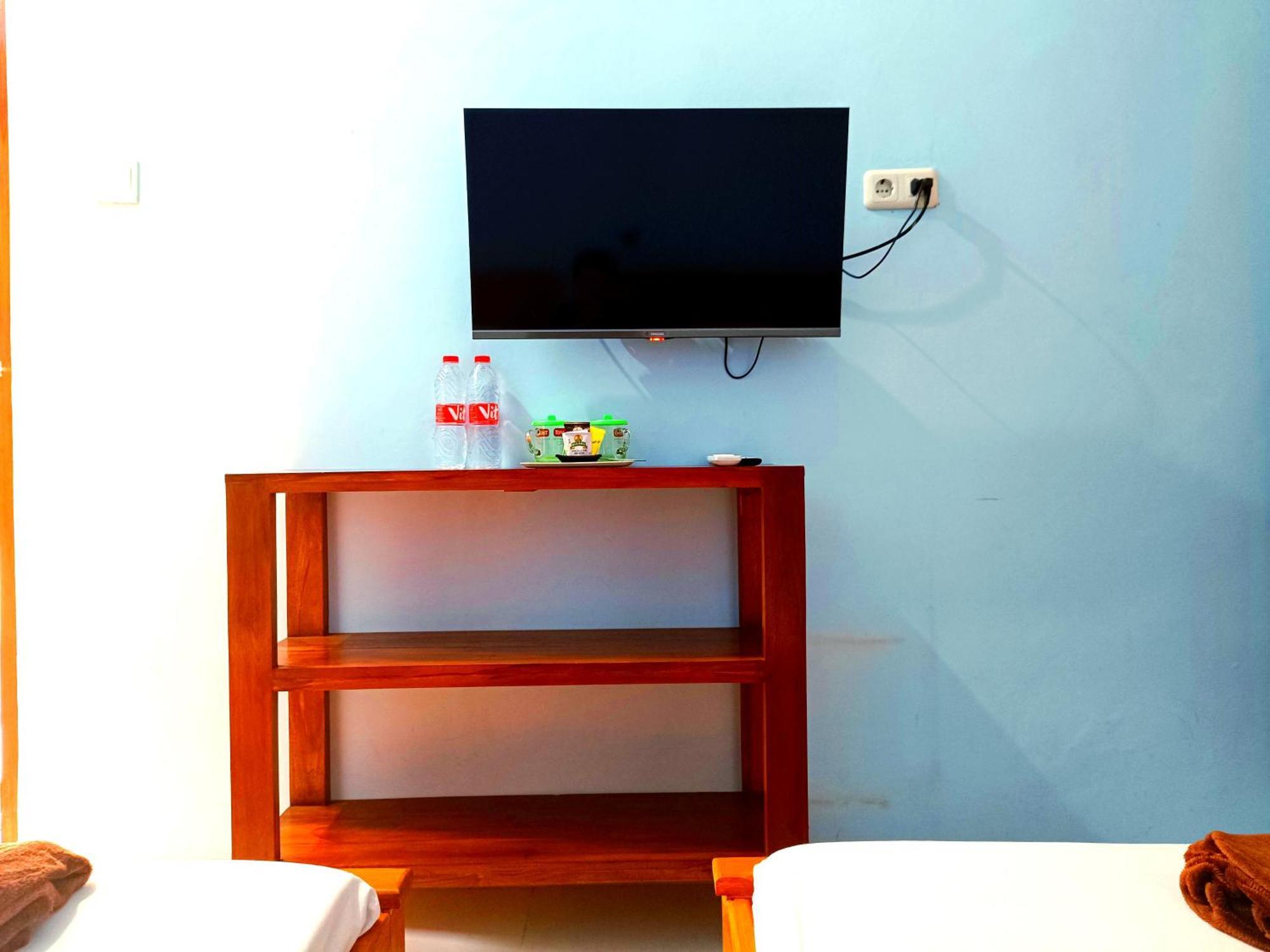Kencana Syariah Near Uns Mitra Reddoorz * Surakarta (Solo)